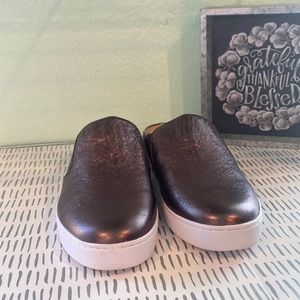 Vionic Metallic Brown Mules